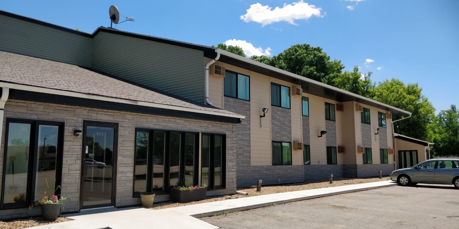 Waconia Inn - Waconia Inn & Suites in Waconia