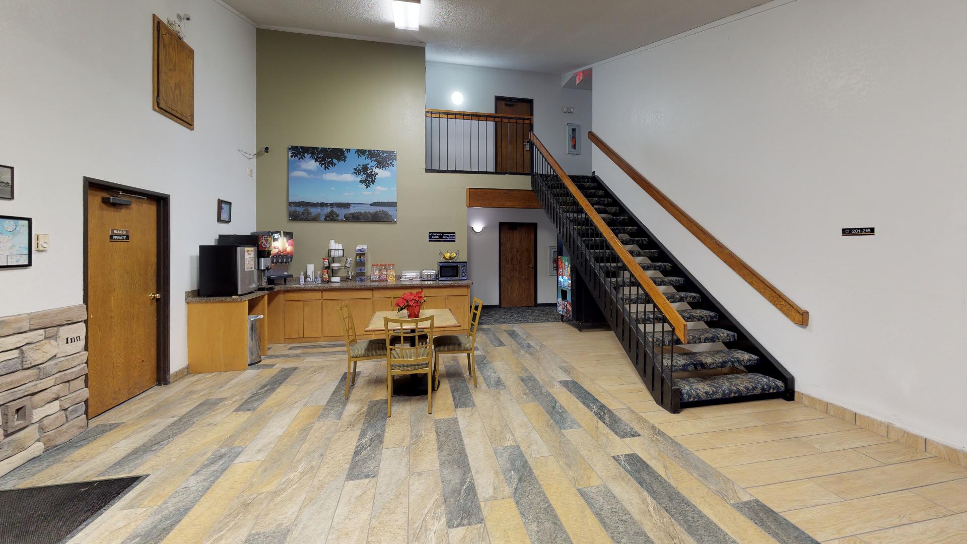 Waconia Inn Lobby - Waconia Inn & Suites in Waconia